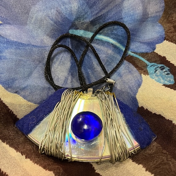 Reversible Handmade Necklace - Picture 3 of 16